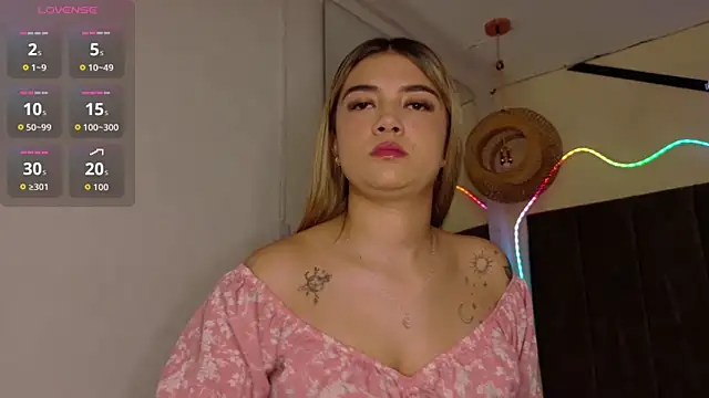 Snapshot of natasha__black chatting on 12/04/25, 07:35 natasha black online show from 12/04/25, 07:35