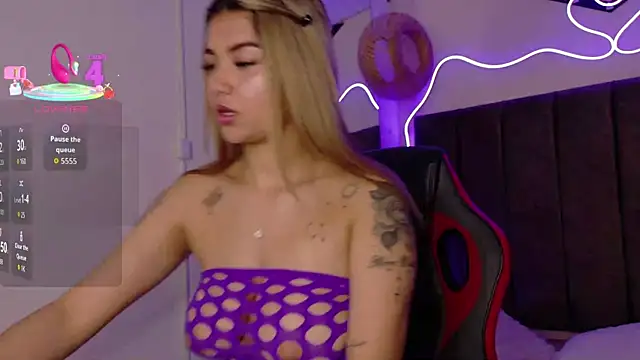 Snapshot of natasha__black chatting on 09/29/25, 07:41 natasha black online show from 09/29/25, 07:41