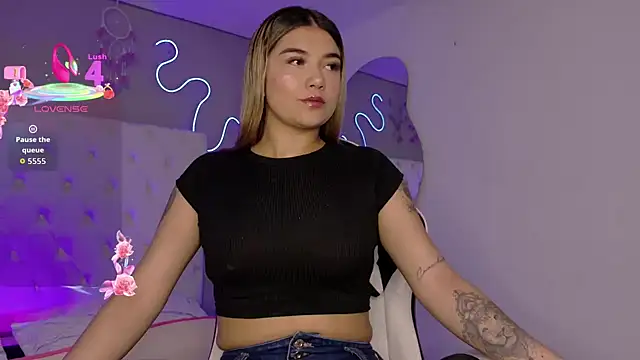 Snapshot of natasha__black chatting on 12/14/25, 07:30 natasha black online show from 12/14/25, 07:30