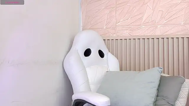 Snapshot of Gaviluc_ chatting on 10/11/25, 10:38 Gaviluc online show from 10/11/25, 10:38