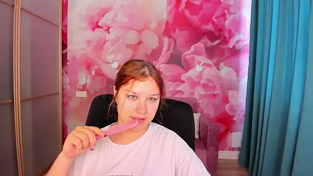 AngelinaLow online show from 05/17/26, 05:29