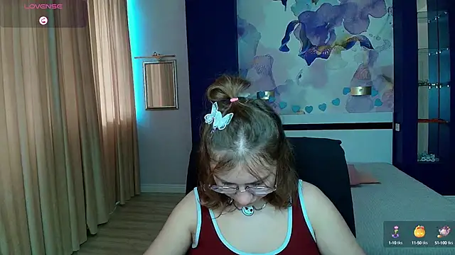 Snapshot of AngelinaLow chatting on 10/16/25, 11:29 AngelinaLow online show from 10/16/25, 11:29