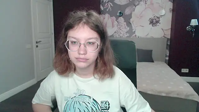 Snapshot of AngelinaLow chatting on 03/18/25, 09:34 AngelinaLow online show from 03/18/25, 09:34