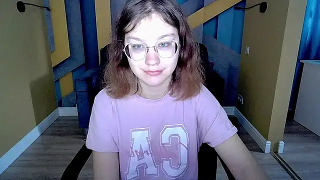 Snapshot of AngelinaLow chatting on 03/15/25, 06:25 AngelinaLow online show from 03/15/25, 06:25