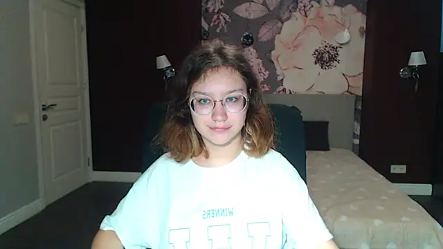 Snapshot of AngelinaLow chatting on 03/13/25, 03:17 AngelinaLow online show from 03/13/25, 03:17