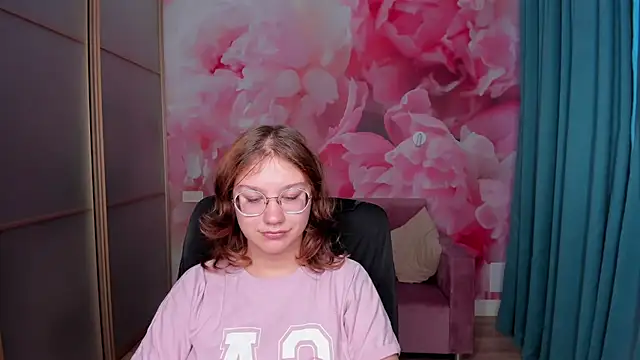 AngelinaLow online show from 11/04/25, 12:31