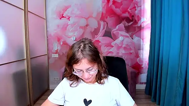 AngelinaLow online show from 11/14/25, 12:31