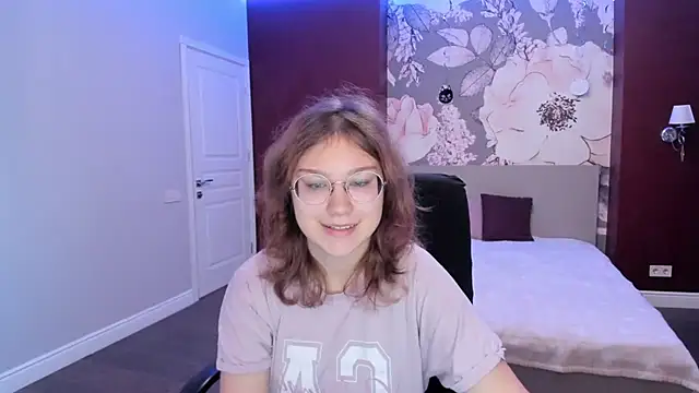 AngelinaLow online show from 11/22/25, 06:34