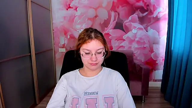 AngelinaLow online show from 02/22/26, 06:27