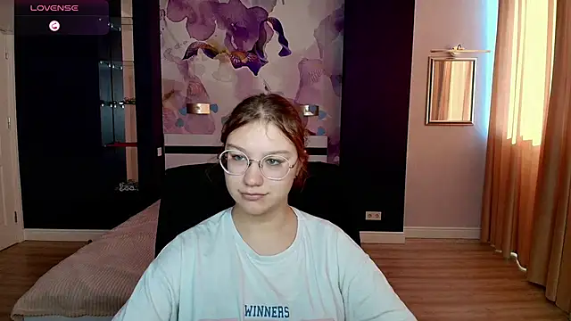 AngelinaLow online show from 10/21/25, 11:31