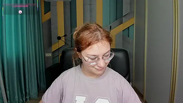 AngelinaLow online show from 12/18/25, 12:20