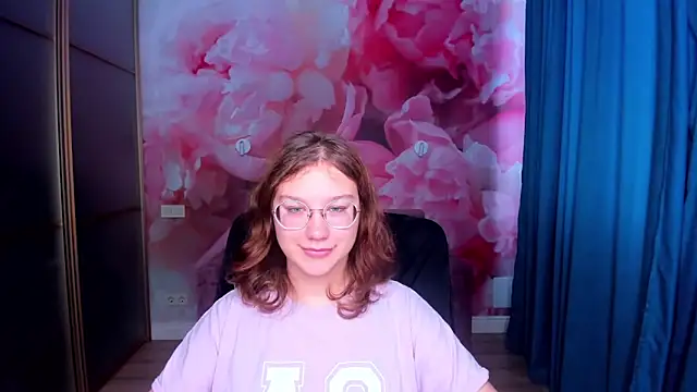 AngelinaLow online show from 11/17/25, 12:31