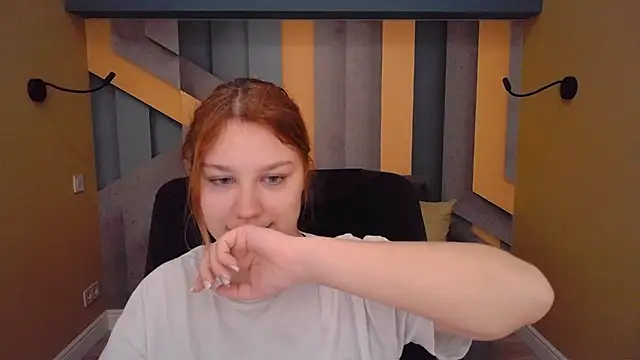 AngelinaLow online show from 04/27/26, 11:30