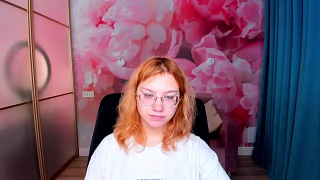 AngelinaLow online show from 12/21/25, 06:37