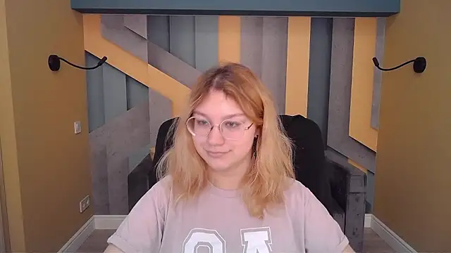 AngelinaLow online show from 03/05/26, 12:24