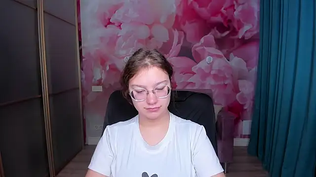 AngelinaLow online show from 11/09/25, 06:28