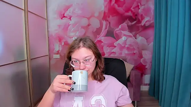 AngelinaLow online show from 11/06/25, 12:31