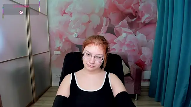 AngelinaLow online show from 12/04/25, 12:37