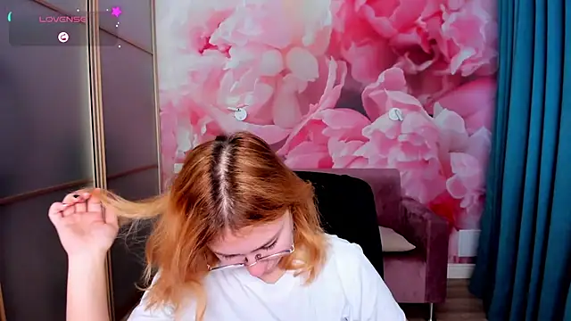 AngelinaLow online show from 01/11/26, 06:31