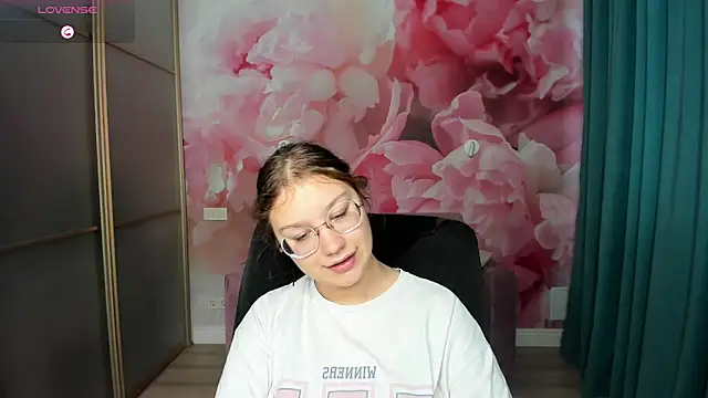 AngelinaLow online show from 10/27/25, 12:28