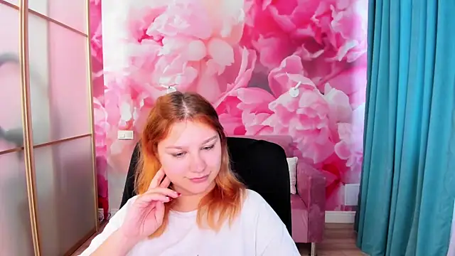 AngelinaLow online show from 05/18/26, 11:26