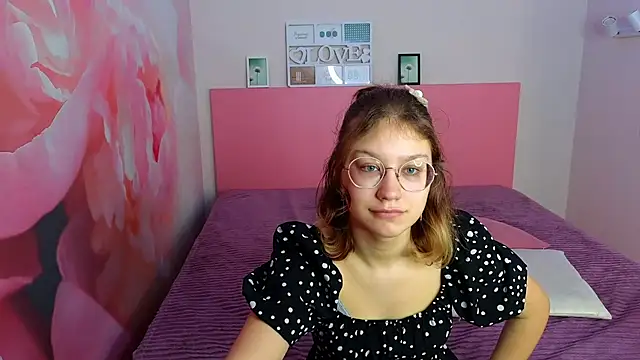 Snapshot of AngelinaLow chatting on 03/20/25, 12:22 AngelinaLow online show from 03/20/25, 12:22