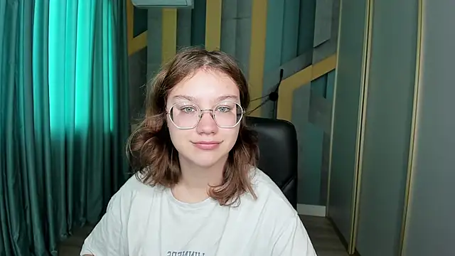 AngelinaLow online show from 10/30/25, 12:25