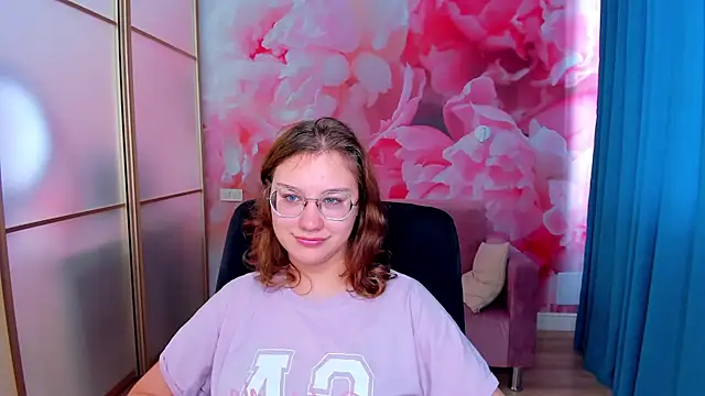 AngelinaLow online show from 11/21/25, 12:26