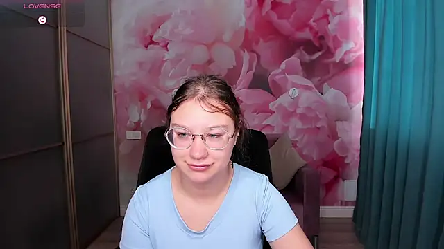 AngelinaLow online show from 10/25/25, 05:28