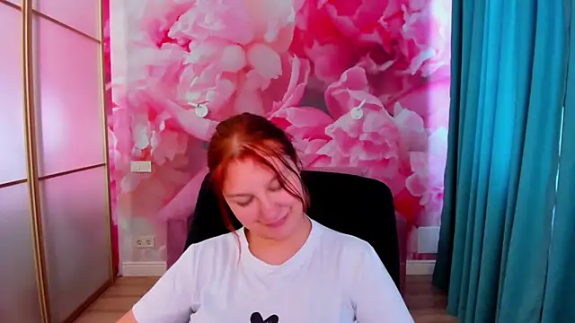 AngelinaLow online show from 06/01/26, 11:32