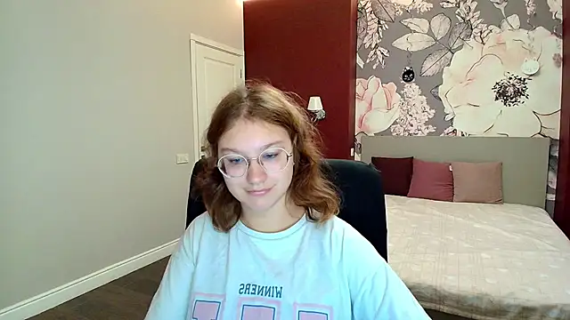 Snapshot of AngelinaLow chatting on 09/30/25, 11:27 AngelinaLow online show from 09/30/25, 11:27