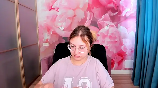 AngelinaLow online show from 03/06/26, 12:33