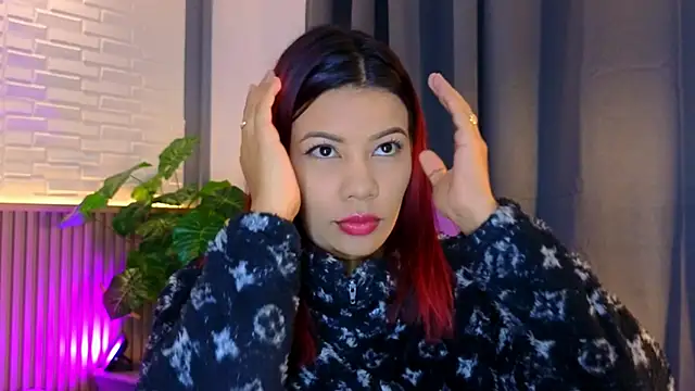 Snapshot of TiffanyWalk chatting on 11/10/25, 10:53 TiffanyWalk online show from 11/10/25, 10:53