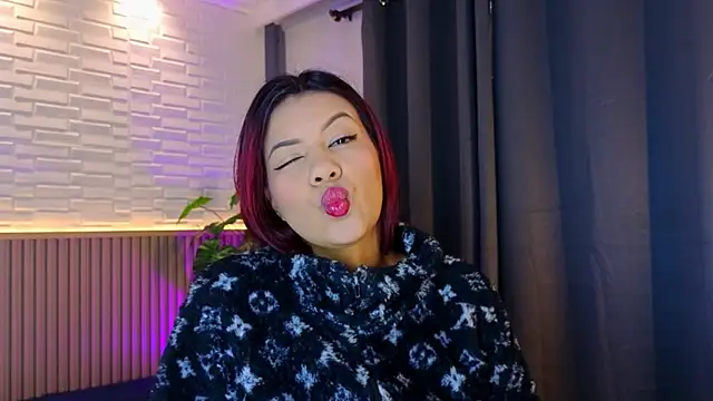 Snapshot of TiffanyWalk chatting on 11/18/25, 10:51 TiffanyWalk online show from 11/18/25, 10:51