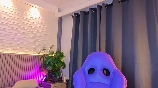 Snapshot of TiffanyWalk chatting on 12/02/25, 10:50 TiffanyWalk online show from 12/02/25, 10:50