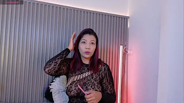 Snapshot of TiffanyWalk chatting on 11/27/25, 11:32 TiffanyWalk online show from 11/27/25, 11:32