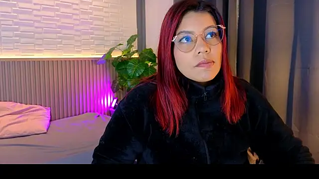 Snapshot of TiffanyWalk chatting on 10/27/25, 11:55 TiffanyWalk online show from 10/27/25, 11:55