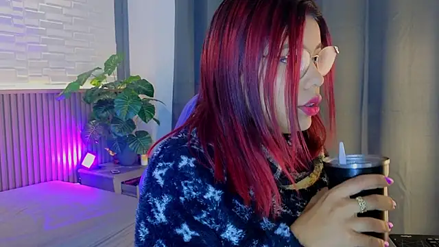 Snapshot of TiffanyWalk chatting on 10/10/25, 10:49 TiffanyWalk online show from 10/10/25, 10:49