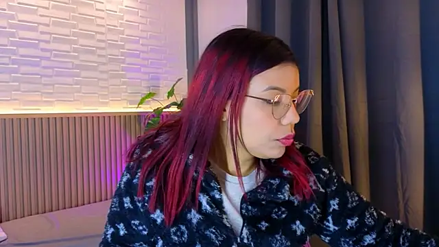 Snapshot of TiffanyWalk chatting on 11/15/25, 10:52 TiffanyWalk online show from 11/15/25, 10:52