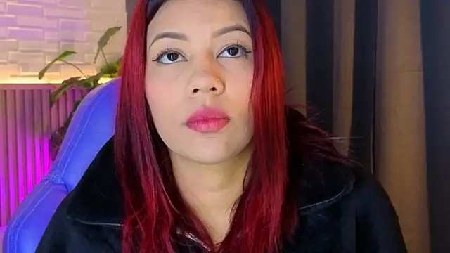 Snapshot of TiffanyWalk chatting on 11/21/25, 11:09 TiffanyWalk online show from 11/21/25, 11:09