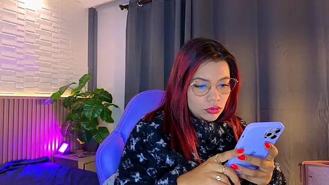 Snapshot of TiffanyWalk chatting on 11/04/25, 11:14 TiffanyWalk online show from 11/04/25, 11:14