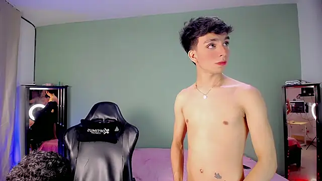 Zion Moore online show from 10/16/25, 03:48