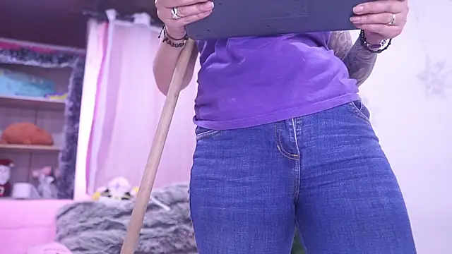 Madison Mayer online show from 12/13/25, 08:04