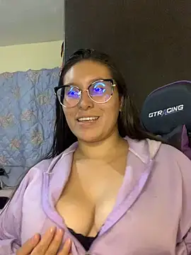Snapshot of cloe_starr chatting on 03/14/25, 09:43 cloe starr online show from 03/14/25, 09:43