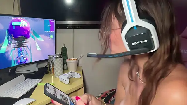 SpaceCowWhore online show from 09/29/25, 01:12