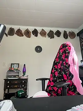 SpaceCowWhore online show from 04/18/26, 02:52