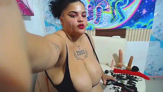 Snapshot of latina_bigboos25 chatting on 10/15/25, 04:22 latina bigboos25 online show from 10/15/25, 04:22