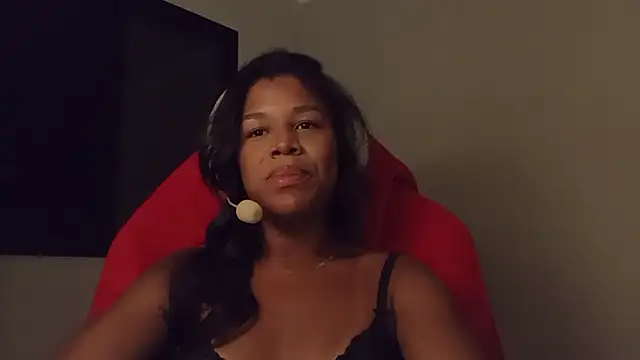 Snapshot of cammydebora chatting on 10/02/25, 12:14 cammydebora online show from 10/02/25, 12:14