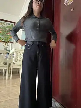 Snapshot of aa520uv chatting on 10/31/25, 01:35 aa520uv online show from 10/31/25, 01:35