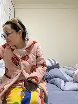 Snapshot of aa520uv chatting on 10/22/25, 12:32 aa520uv online show from 10/22/25, 12:32